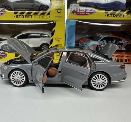 Метална кола с отварящи се врати светлини и звуци Audi A8 1:24 — снимка 3