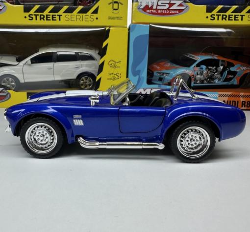 Метална кола с отварящи се врати капаци светлини и звуци Ford Shelby Cobra 427 1:24 — снимка 3