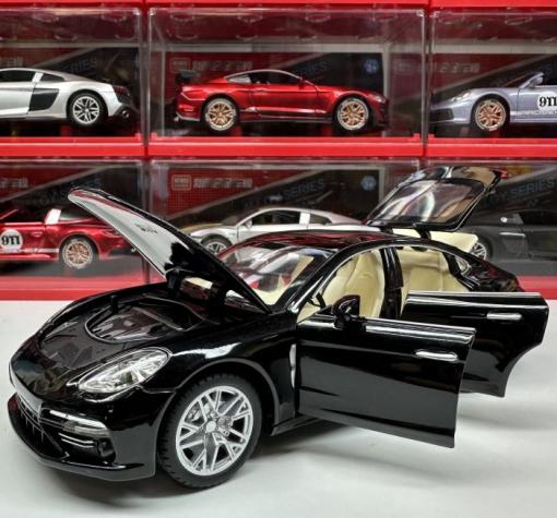 Метална кола с отварящи се врати капаци светлини и звуци Porsche Panamera 1:24 — снимка 2