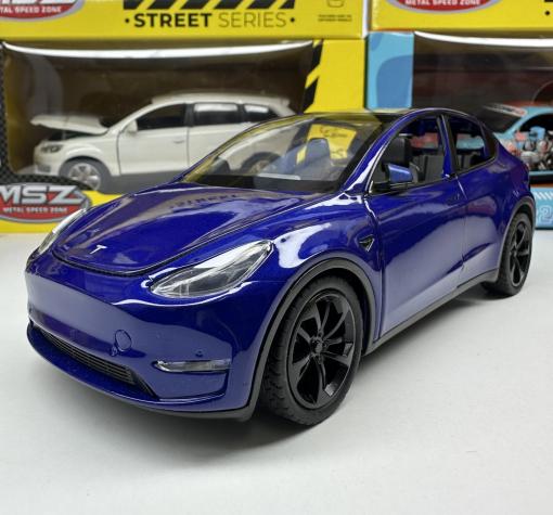 Метална кола с отварящи се врати светлини и звуци Tesla Model Y - 1:24 — снимка 3
