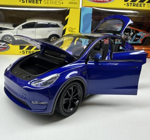 Метална кола с отварящи се врати светлини и звуци Tesla Model Y - 1:24 — снимка 4