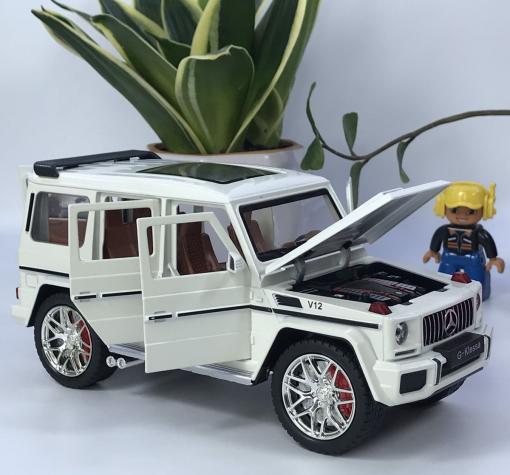 Метален джип с отварящи се врати капаци светлини и звуци Mercedes Benz G-Class G63 1:24 - бял — снимка 2