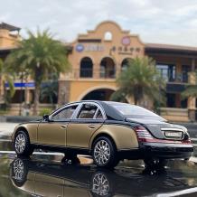 Метална кола с отварящи се врати капаци светлини и звуци Maybach 62s S650 Classic 1:24