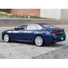 Метална кола с отварящи се врати и капаци BMW i7 1:24