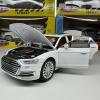 Метална кола с отварящи се врати светлини и звуци Audi A8 1:24