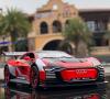 Метална кола с отварящи се врати капаци светлини и звуци Audi e-tron GT 1:32